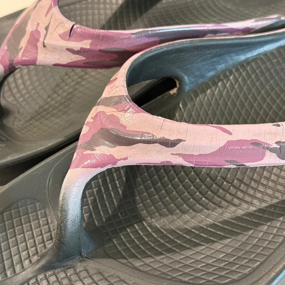 OOFOS OOriginal Recovery Sandals Womens 10 EU 41 Black‎ Purple Camo Flip Flops